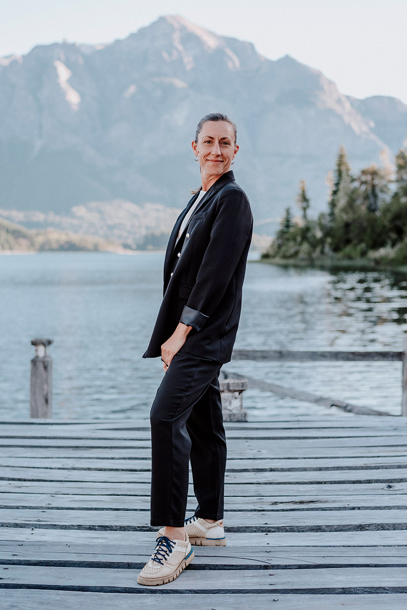 Flor. Dulce y responsable. Hace magia para conseguir todas las exigencias. Además, es especialista en gastronomía y coctelería. Titular Dupla Planners.