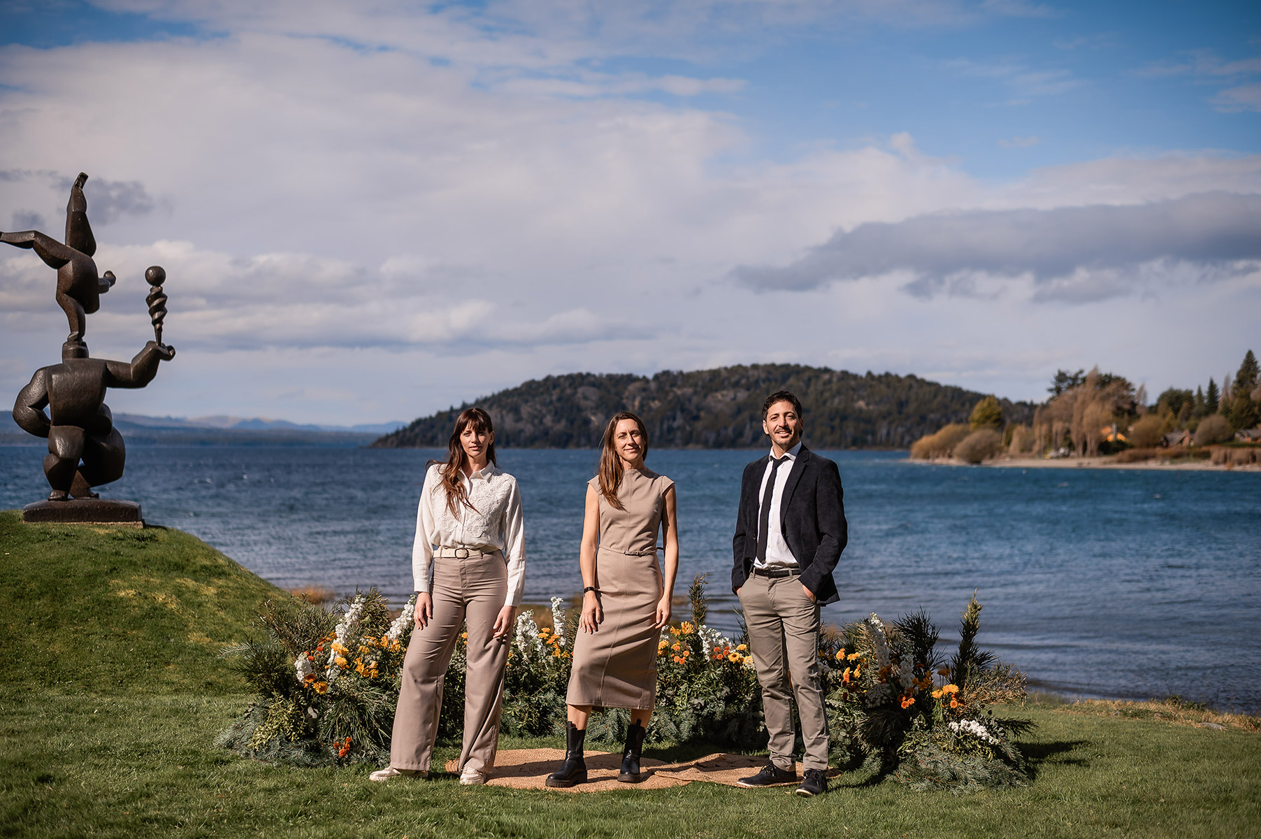 Tati, Flor y Martín se presentan en el escenario que aman, Bariloche. Conforman Dupla Planners, planificadores, organizadores, amigos, y cómplices de momentos irrepetibles.